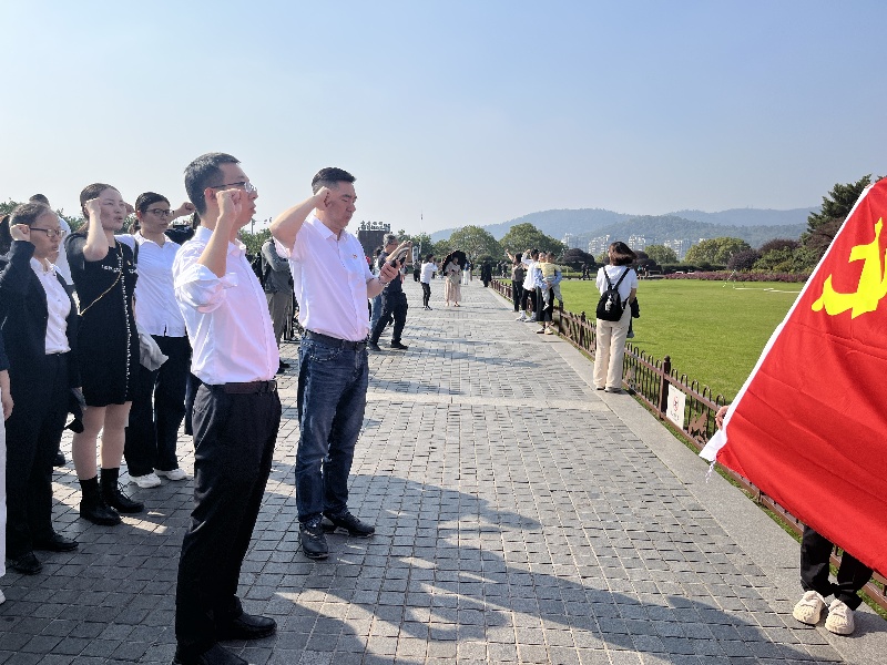 “追寻伟人足迹 传承革命精神”——中共欧亿官方网页版-欧亿(中国)机关二支部、机关四支部联合开展主题党日活动