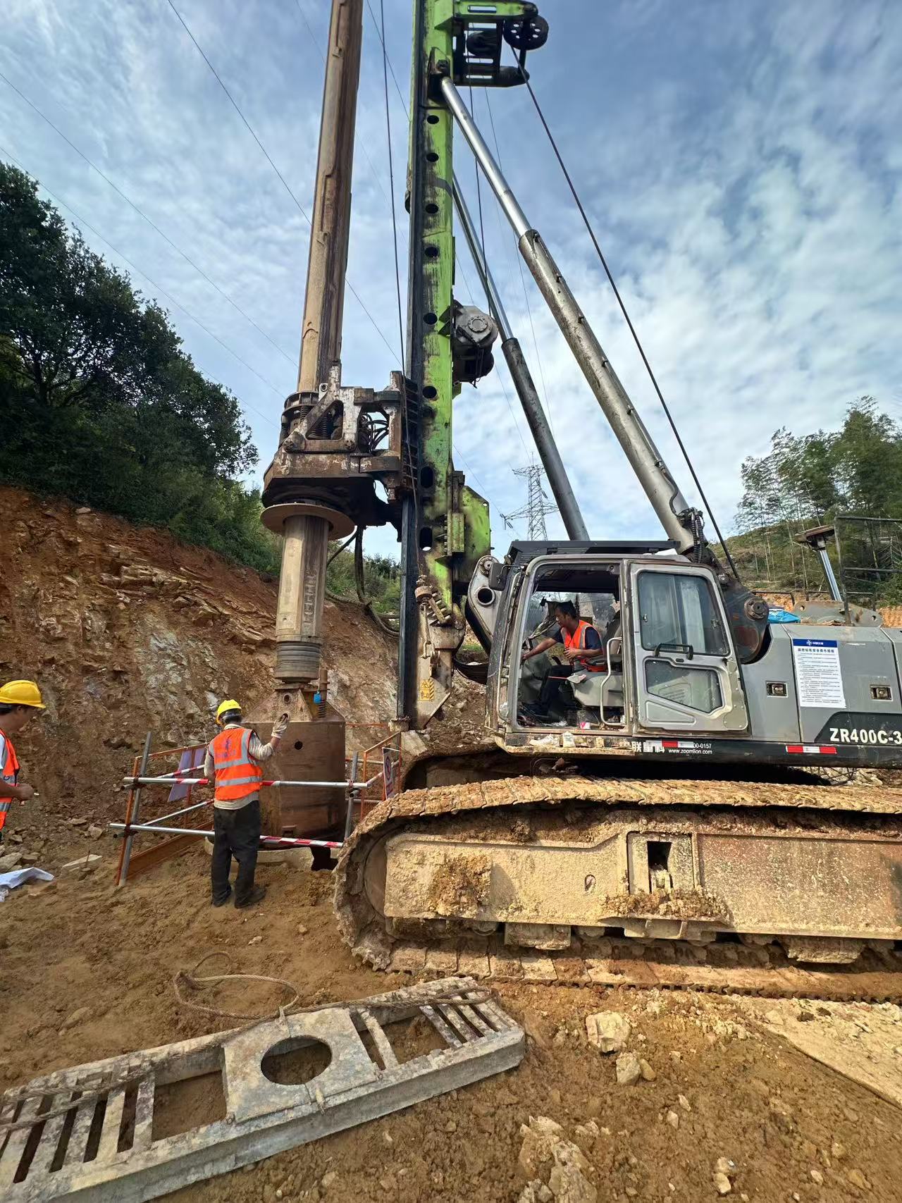 为山河架虹桥  桂郴高速建设迈出关键第一步 ——小东江特大桥首根桩基精准成孔